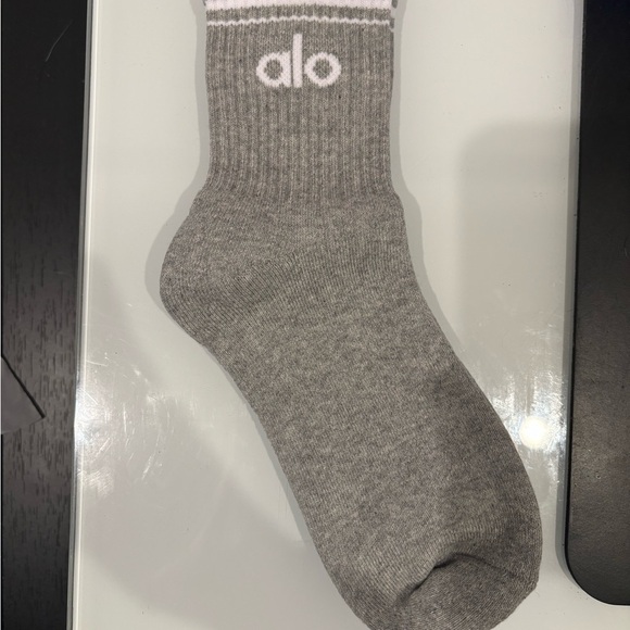 ALO Yoga Other - - ALO Yoga Gray Unisex Throwback Socks